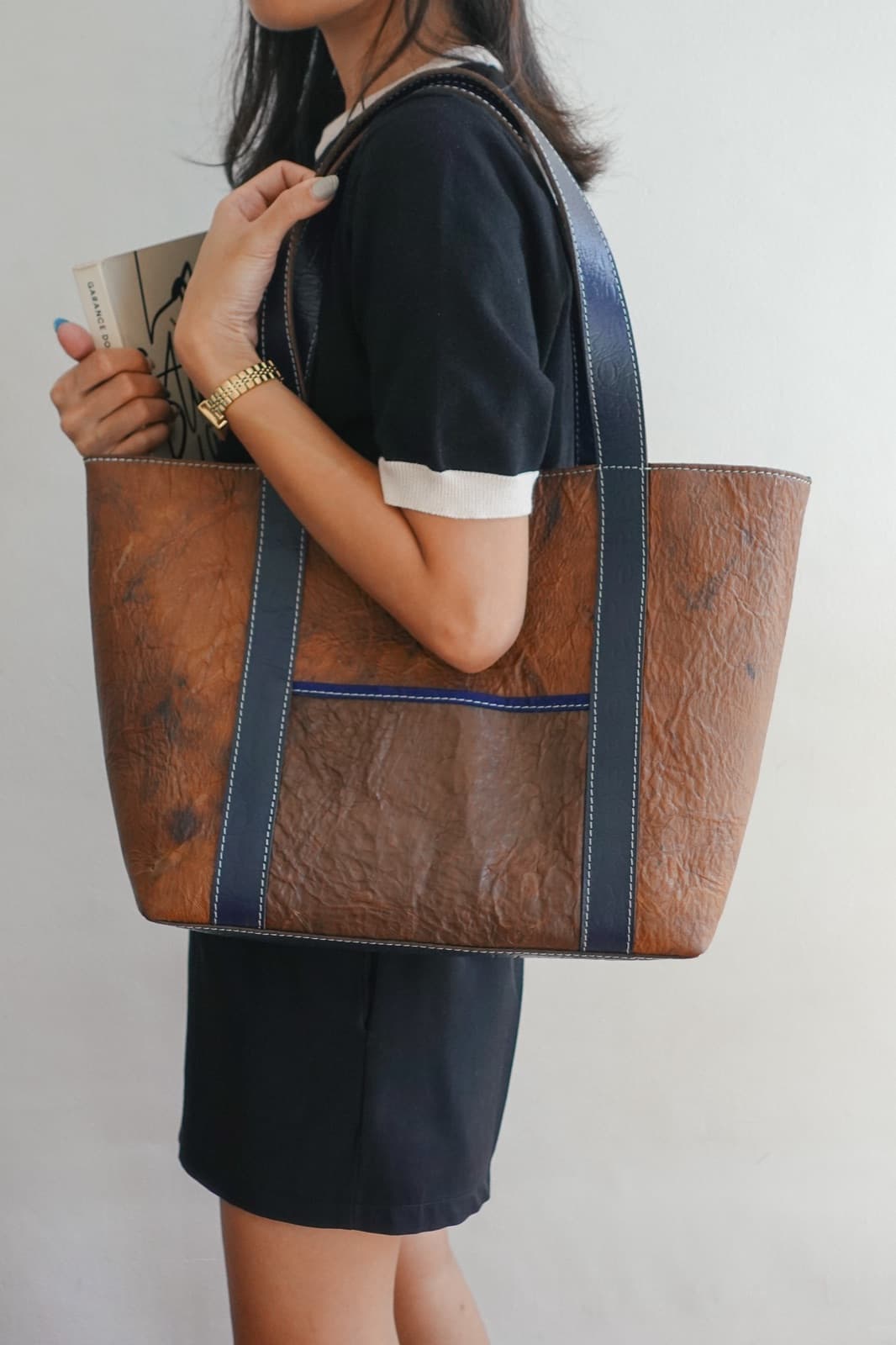 A model carrying a Symbia bioleather tote bag